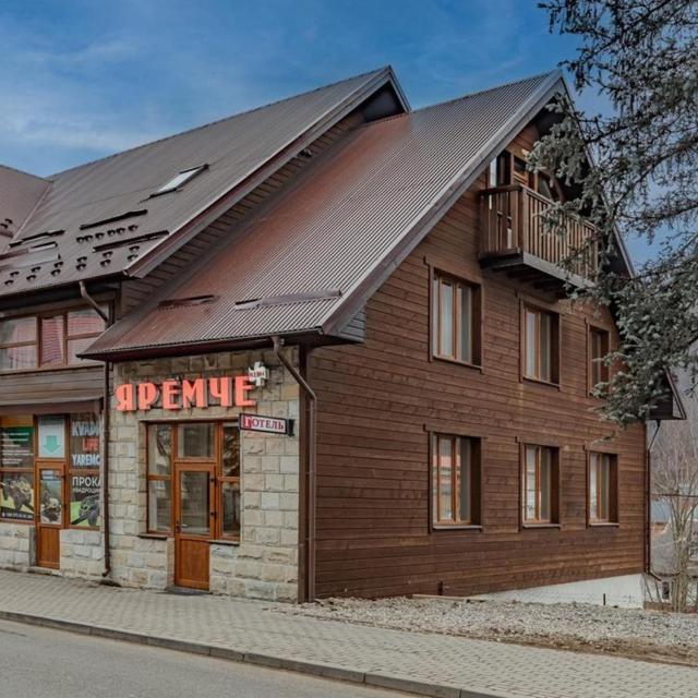 Готель "Yaro" Jaremtje Exteriör bild